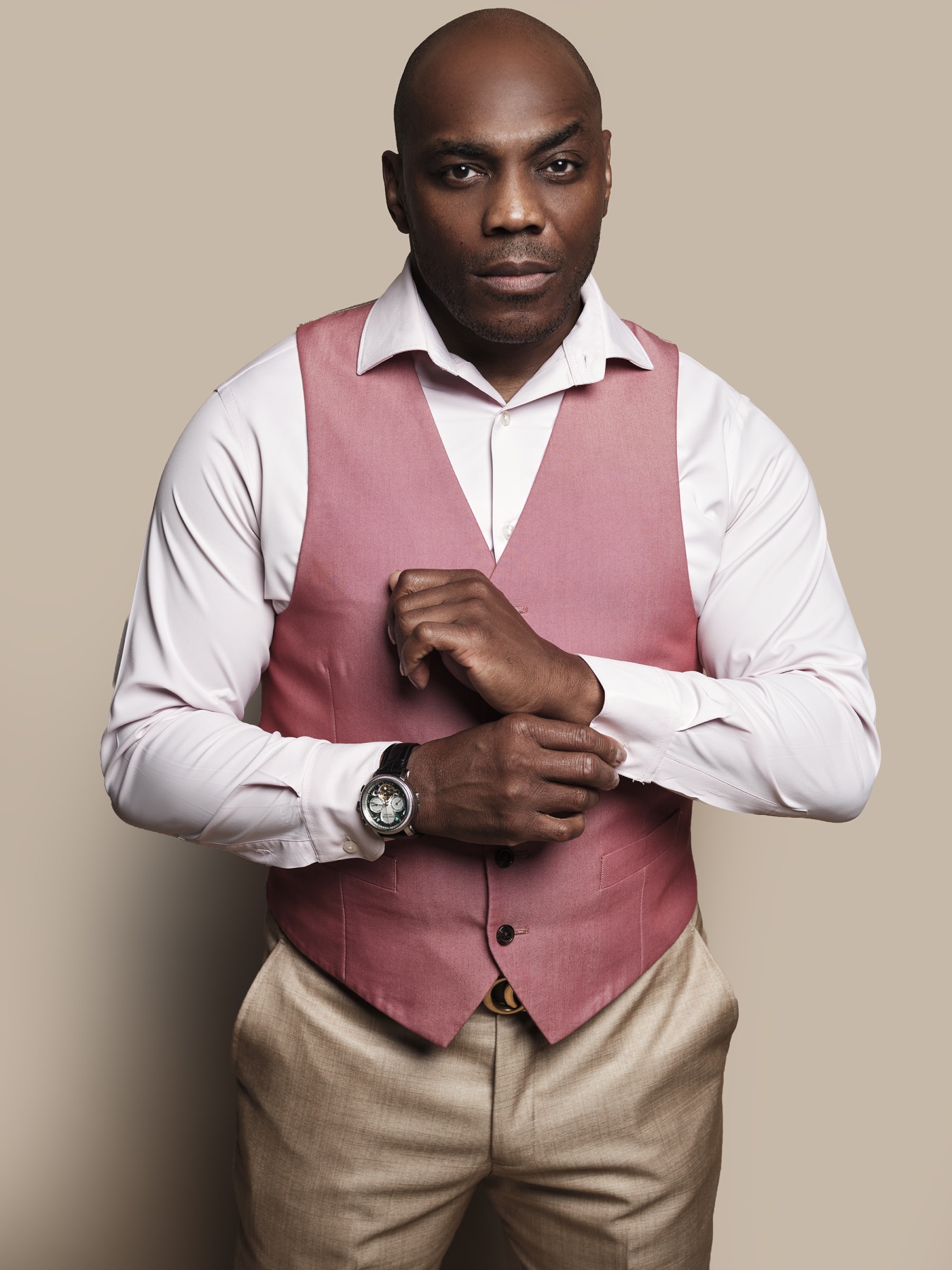 Tello in a tailored speaker portrait